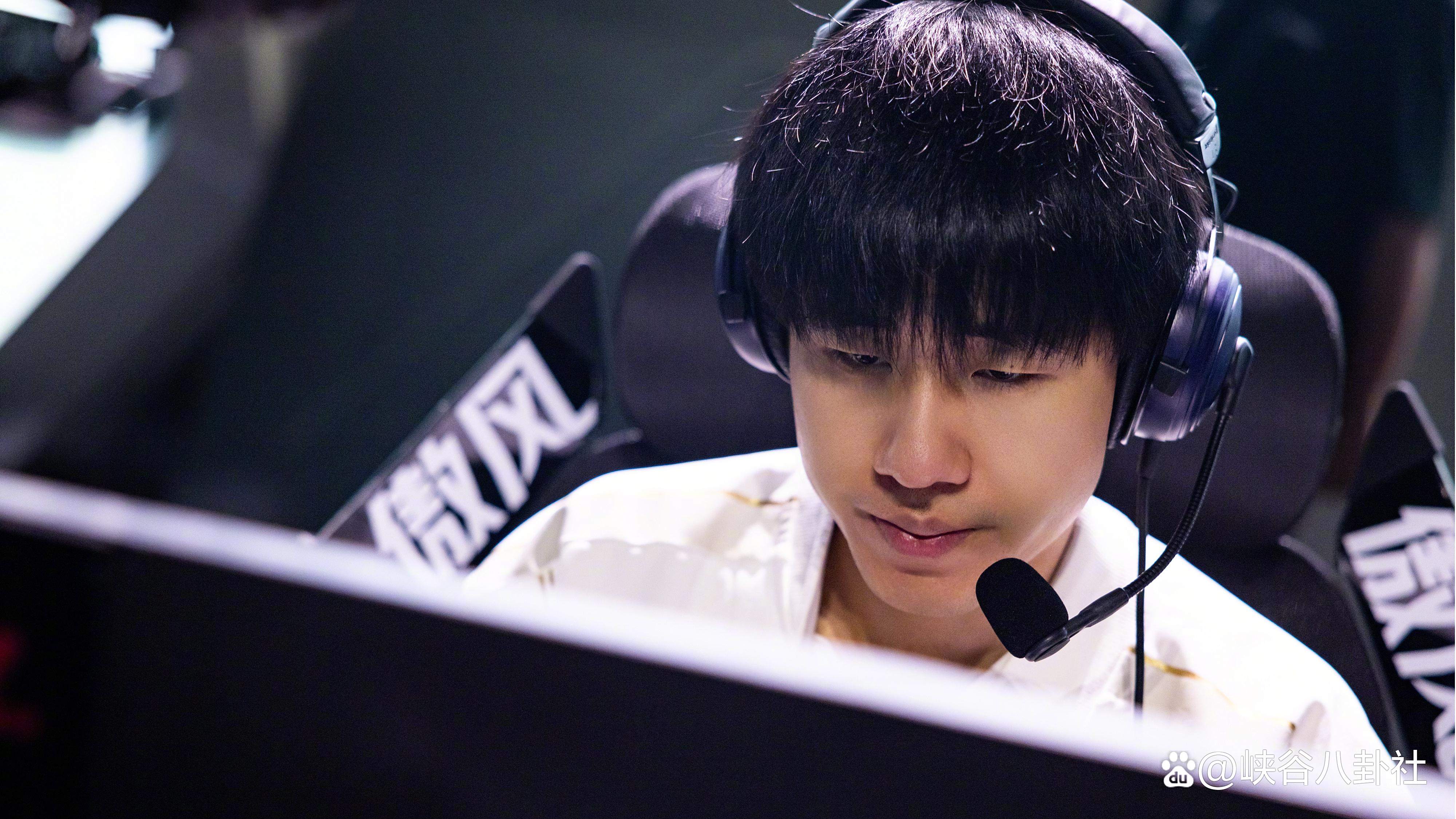 爱游戏注册登录 Rookie爆冷击败TL，挺进下一轮引爆全场！